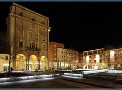 Attività/Licenza (con o senza mura) in Commerciale
