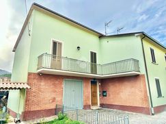 Casa Bi/Trifamiliare in Residenziale