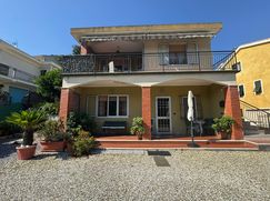 Casa Bi/Trifamiliare in Residenziale