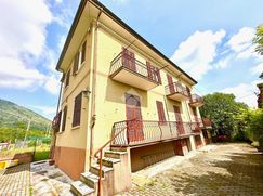 Casa Bi/Trifamiliare in Residenziale
