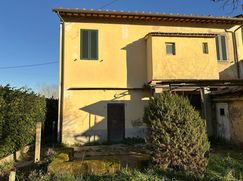 Casa Bi/Trifamiliare in Residenziale