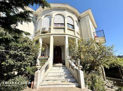 Casa Bi/Trifamiliare in Residenziale