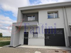 Casa Bi/Trifamiliare in Residenziale