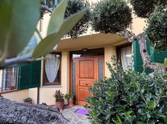 Casa Bi/Trifamiliare in Residenziale