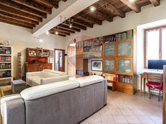 Casa Bi/Trifamiliare in Residenziale