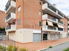 Negozio/Locale commerciale in Commerciale