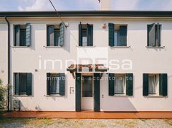 Casa Bi/Trifamiliare in Residenziale
