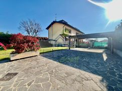 Casa Bi/Trifamiliare in Residenziale