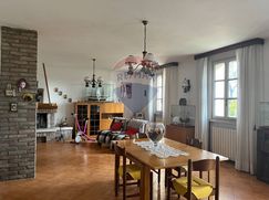 Casa Bi/Trifamiliare in Residenziale