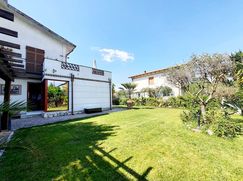 Casa Bi/Trifamiliare in Residenziale
