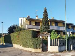 Casa Bi/Trifamiliare in Residenziale