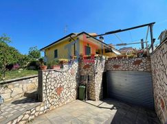 Casa Bi/Trifamiliare in Residenziale