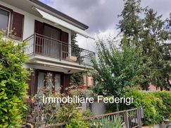 Casa Bi/Trifamiliare in Residenziale
