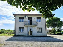 Casa Bi/Trifamiliare in Residenziale