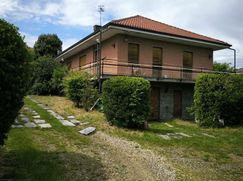 Casa Bi/Trifamiliare in Residenziale