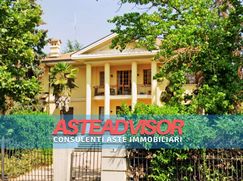Casa Bi/Trifamiliare in Residenziale