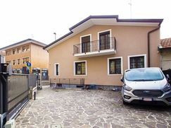 Casa Bi/Trifamiliare in Residenziale
