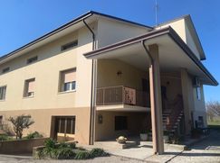 Casa Bi/Trifamiliare in Residenziale