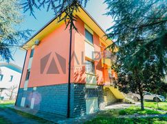 Casa Bi/Trifamiliare in Residenziale