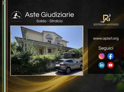 Casa Bi/Trifamiliare in Residenziale