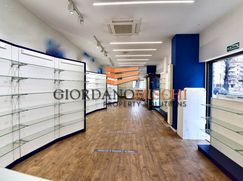Negozio/Locale commerciale in Commerciale