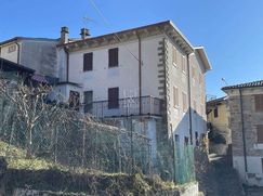 Casa Bi/Trifamiliare in Residenziale