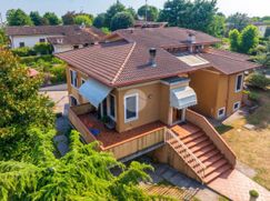 Casa Bi/Trifamiliare in Residenziale