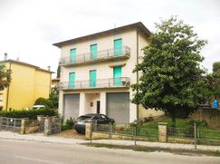 Casa Bi/Trifamiliare in Residenziale