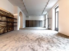 Attività/Licenza (con o senza mura) in Commerciale