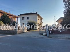 Casa Bi/Trifamiliare in Residenziale