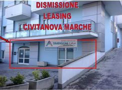 Negozio/Locale commerciale in Commerciale