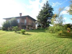 Casa Bi/Trifamiliare in Residenziale