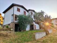 Casa Bi/Trifamiliare in Residenziale