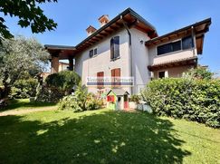 Casa Bi/Trifamiliare in Residenziale
