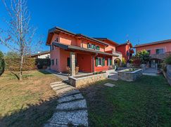 Casa Bi/Trifamiliare in Residenziale