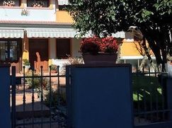 Casa Bi/Trifamiliare in Residenziale
