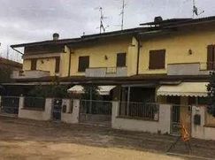 Casa Bi/Trifamiliare in Residenziale