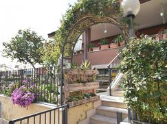 Casa Bi/Trifamiliare in Residenziale