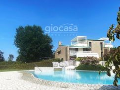 Casa Bi/Trifamiliare in Residenziale