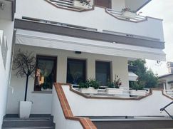 Casa Bi/Trifamiliare in Residenziale