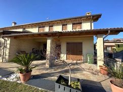 Casa Bi/Trifamiliare in Residenziale