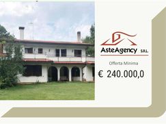 Casa Bi/Trifamiliare in Residenziale