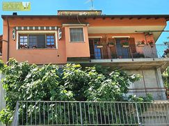 Casa Bi/Trifamiliare in Residenziale