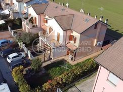 Casa Bi/Trifamiliare in Residenziale