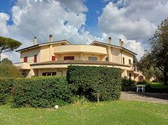 Casa Bi/Trifamiliare in Residenziale