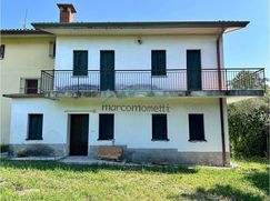 Casa Bi/Trifamiliare in Residenziale