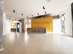 Negozio/Locale commerciale in Commerciale