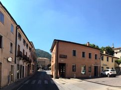 Casa Bi/Trifamiliare in Residenziale