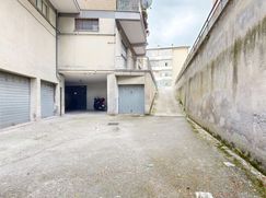 Negozio/Locale commerciale in Commerciale