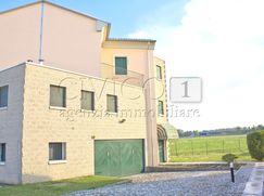 Casa Bi/Trifamiliare in Residenziale